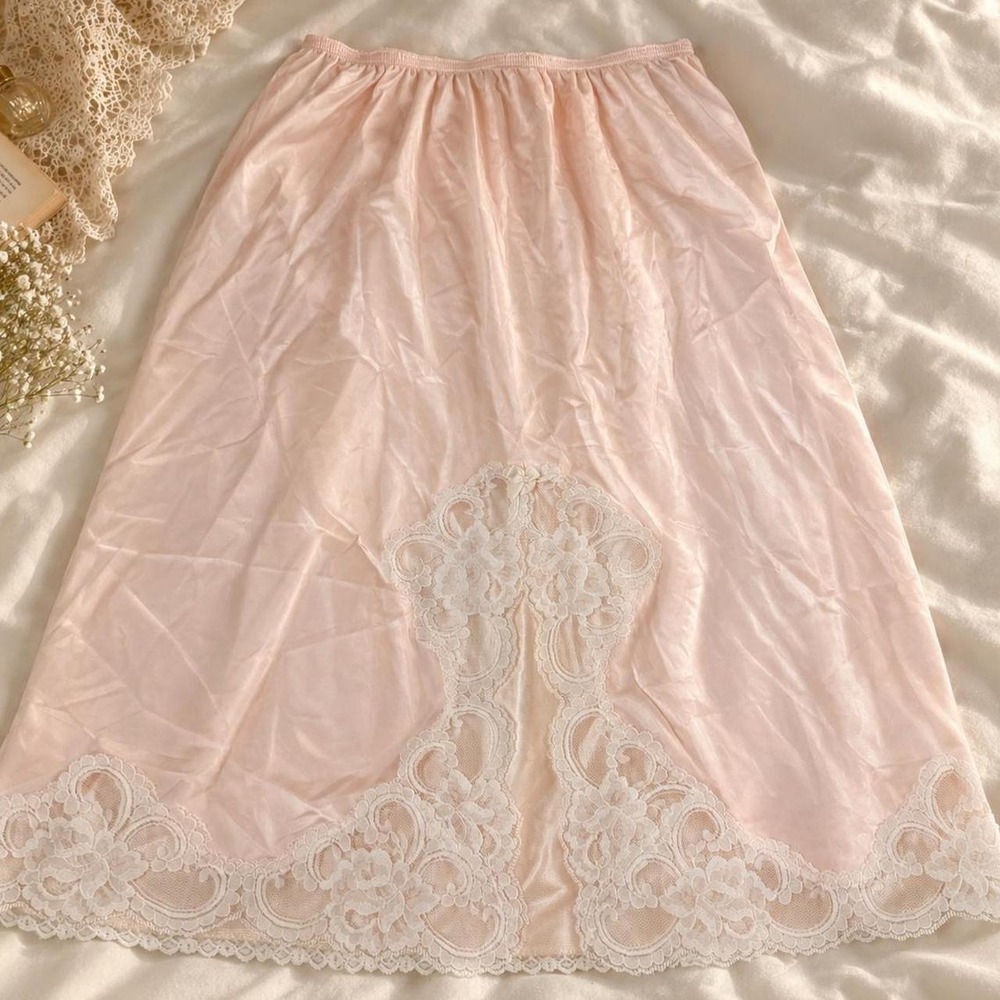 Pink Lace Slip skirt   Y2K Body Chic pale pink satin half slip size medium